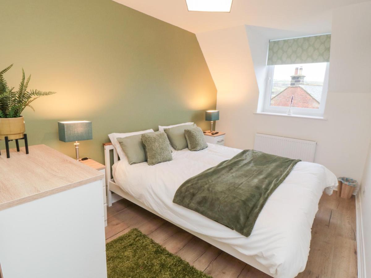 4 Maypole Green Whitby Exterior photo